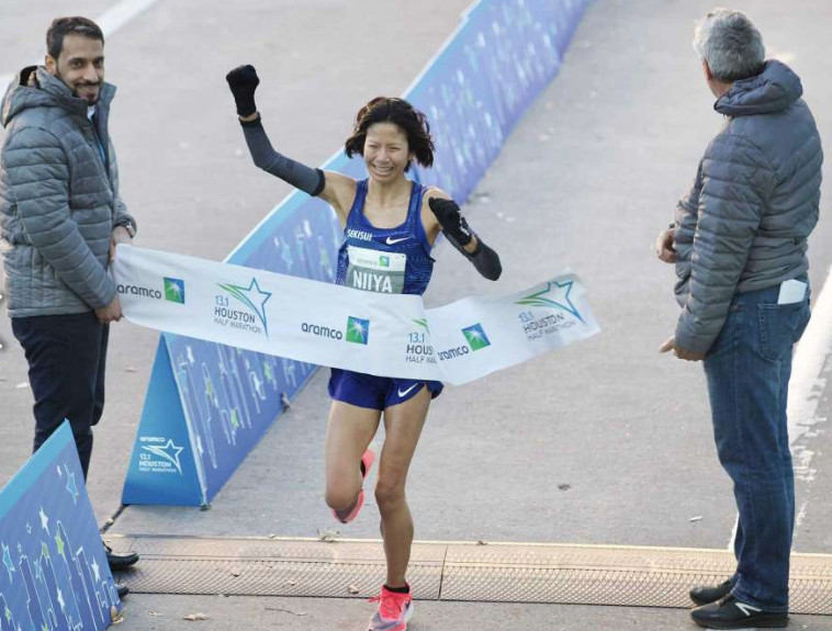 Hitomi Niiya wins Houston half marathon