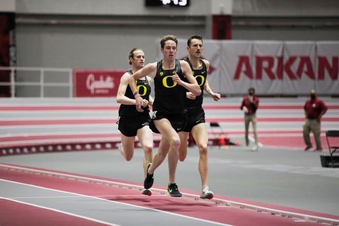 University of Oregon student Cooper Teare clocks 3:50.39 mile in Fayetteville