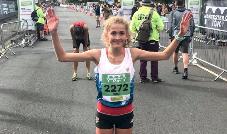 Grace Brock a 17-year-old British girl runs 34:24 10K in her debut