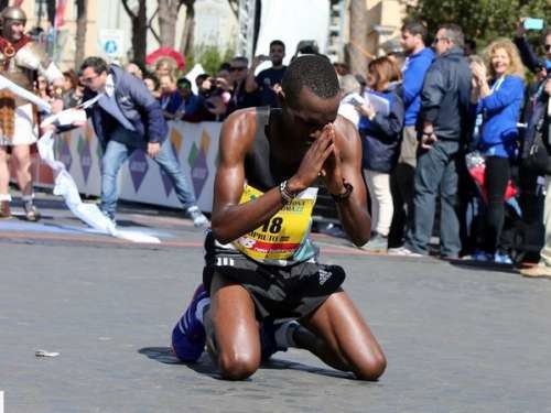 Amos Kipruto is considering either running the Xiamen or Tokyo marathon