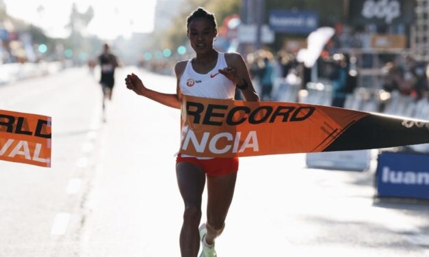 Gidey smashes world half marathon record in Valencia