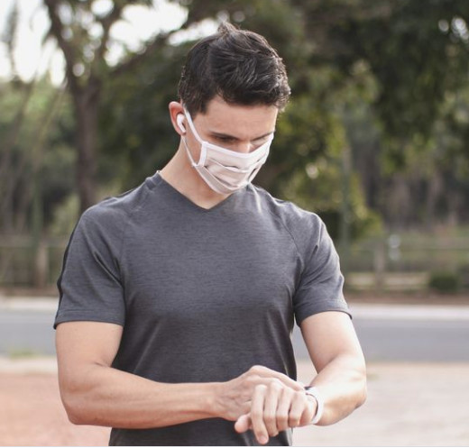This doctor ran 22 miles wearing a face mask to prove they donâ€™t affect oxygen levels