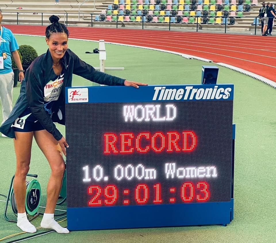 New world record for womenâ€™s 10,000m 