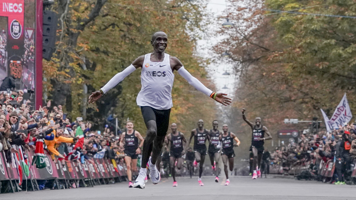 Eliud Kipchoge's redemption run has been pushed one week due to COVID-19 restrictions in Germany 
