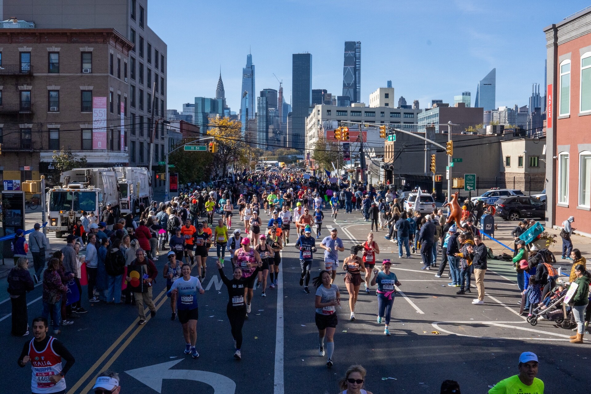 Chelsea Clinton Completes Chicago Marathon in 3:47:55 as Proud Parents ...