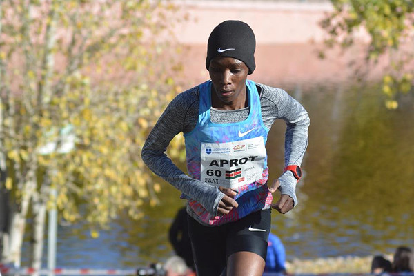 Buze Diriba impone récord femenino en el maratón de Amsterdam