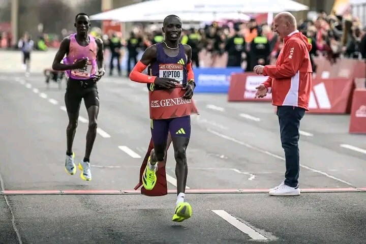 Rodrigue Kwizera Leads Stellar Valencia Half Marathon Field as Ebenyo ...
