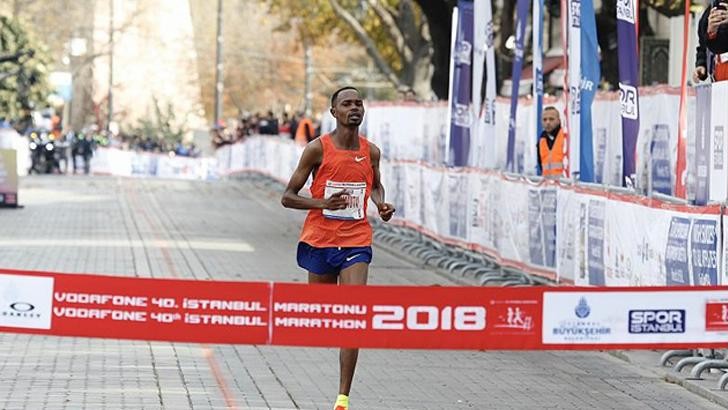 Kenyan Felix Kimutai set a course record at the Istanbul Marathon on Sunday