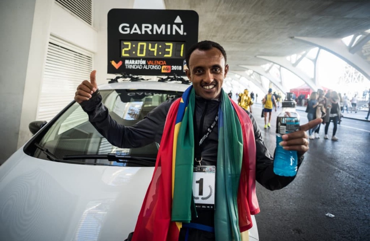 Leul Gebrselassie wins the Valencia Marathon clocking an outstanding 2:04:30