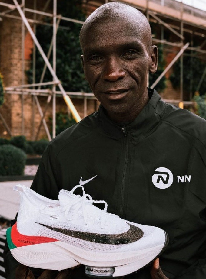 Eliud Kipchoge has unveiled the shoes he will use for London Marathon this Sunday, inspired by Kenyan flag