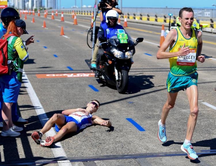 With just a little over a mile to go and leading by two minutes Callum Hawkins collapsed at Commonwealth Games Marathon
