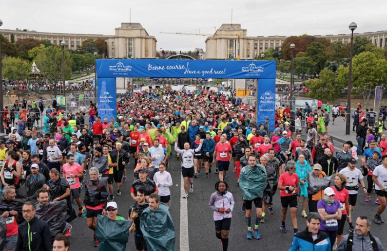 The rain did not discourage the 25,000 registered at the Paris