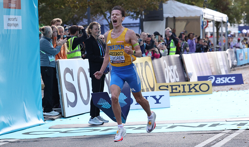 Chelsea Clinton Completes Chicago Marathon in 3:47:55 as Proud Parents ...