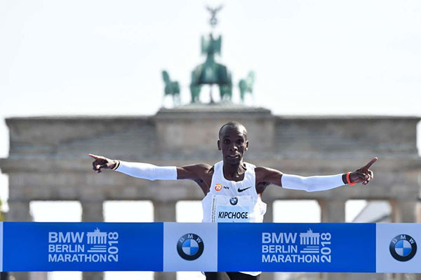 Eliud Kipchoge smashed the World Marathon Record clocking 2:01:39 in Berlin
