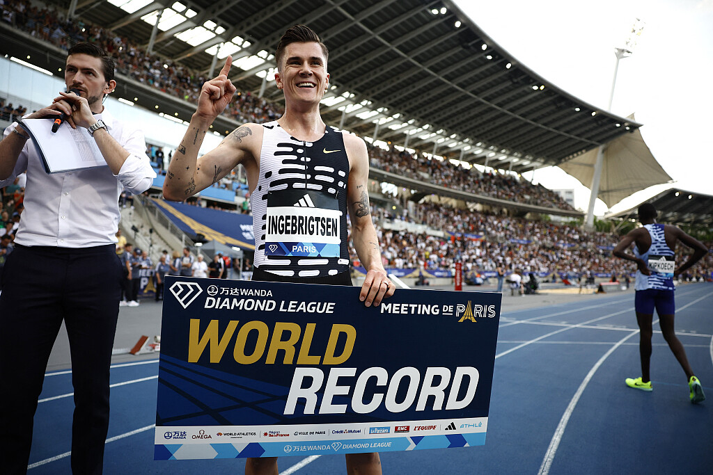 Jakob Ingebrigtsen Shattered The Two Mile World Record In Paris ...