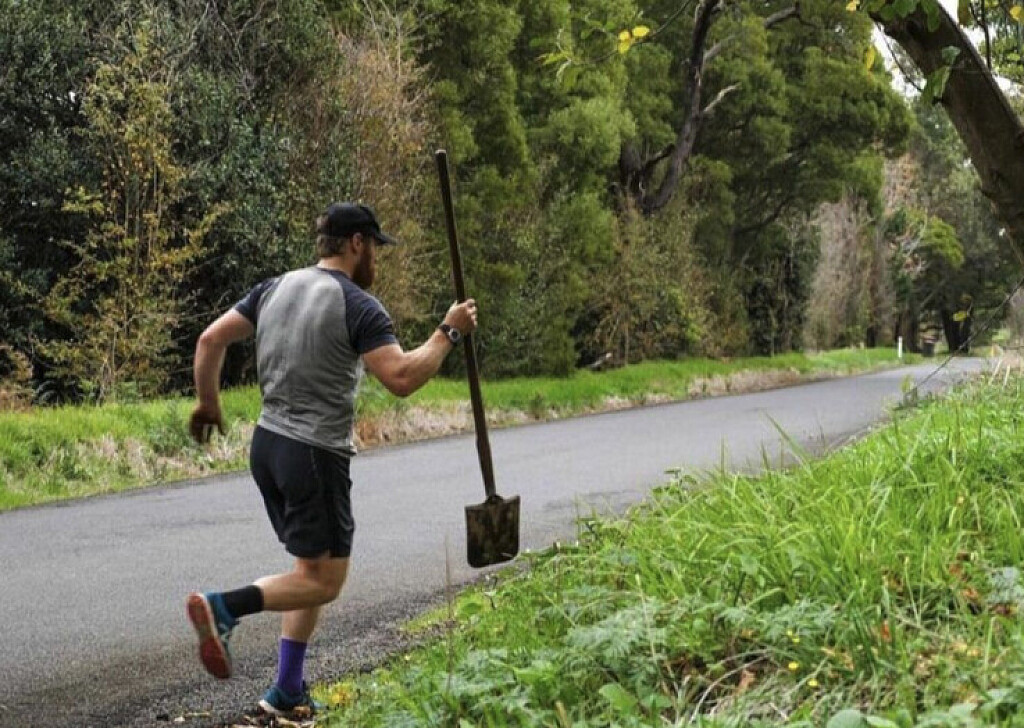 Australian runs a marathon in gumboots while repairing a canoe